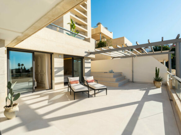 For sale 🌅 Stunning Modern Apartment with Panoramic Sea Views – La Cerquilla, Nueva Andalucía