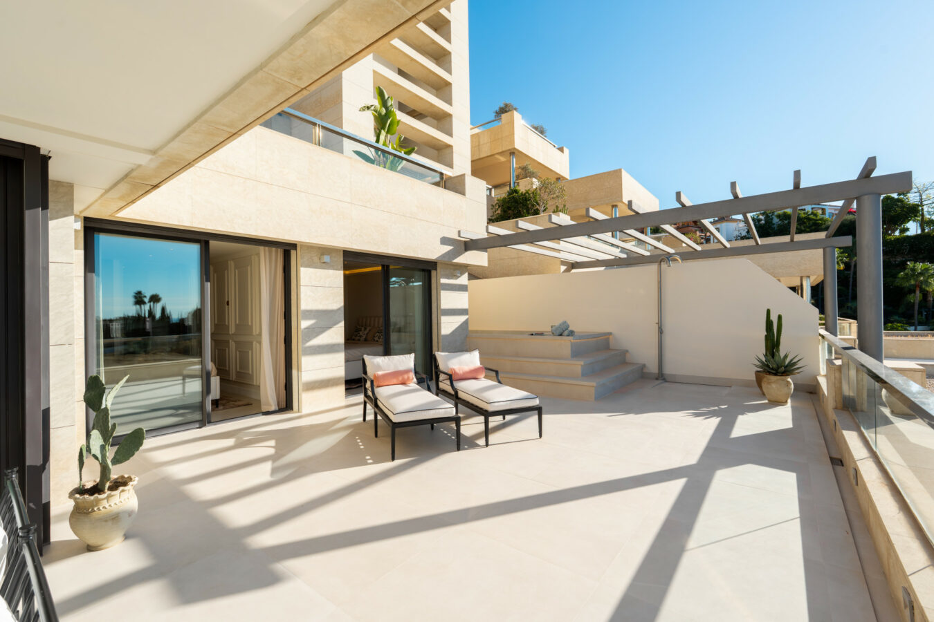 9ce2a2ac-e656-46f8-80ad-046489f92fb8 For sale 🌅 Stunning Modern Apartment with Panoramic Sea Views – La Cerquilla, Nueva Andalucía