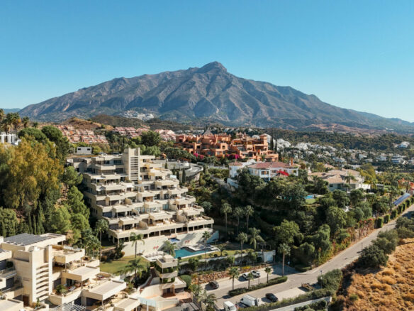 For sale 🌅 Stunning Modern Apartment with Panoramic Sea Views – La Cerquilla, Nueva Andalucía