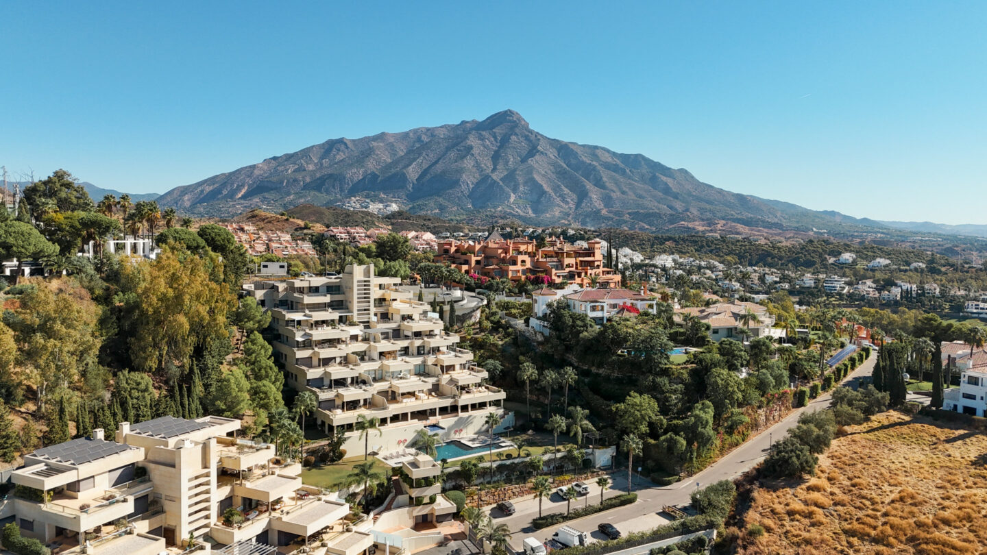 9d440bc7-d4fd-4a99-b72d-4e0b2325820d For sale 🌅 Stunning Modern Apartment with Panoramic Sea Views – La Cerquilla, Nueva Andalucía