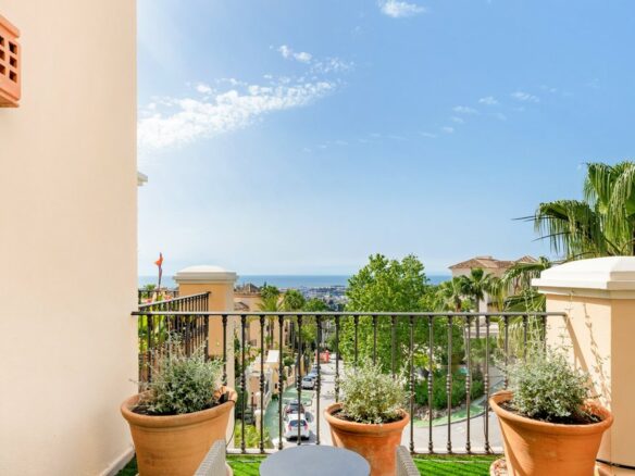 FOR SALE 🇪🇸🇬🇧 – Luxury 3-Bedroom Penthouse with Panoramic Sea Views | La Quinta, Benahavís 🇪🇸