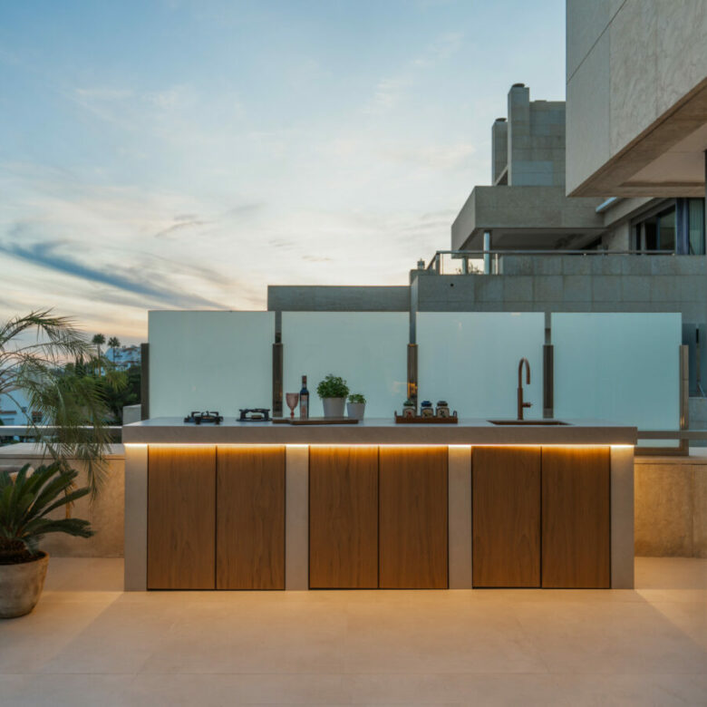For sale 🌅 Stunning Modern Apartment with Panoramic Sea Views – La Cerquilla, Nueva Andalucía