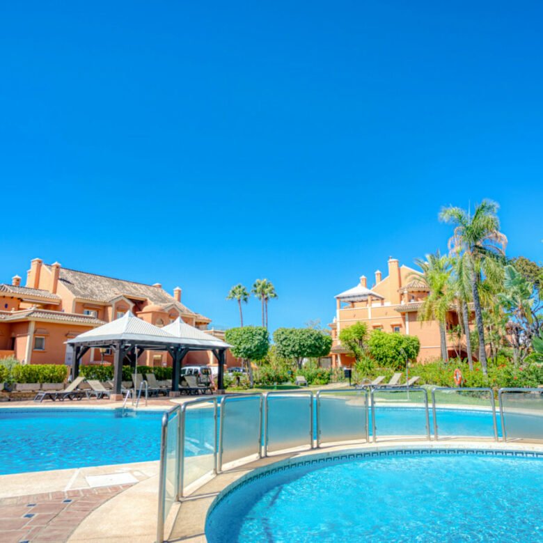 🌅 Beautiful South-Facing Duplex Penthouse with Stunning Sea Views – Andalucía Alta, Nueva Andalucía 🌴
