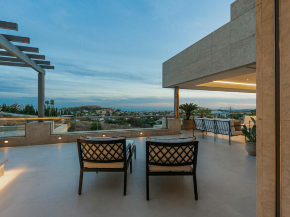 For sale 🌅 Stunning Modern Apartment with Panoramic Sea Views – La Cerquilla, Nueva Andalucía