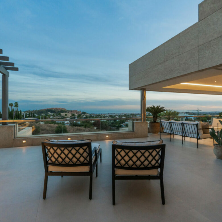 For sale 🌅 Stunning Modern Apartment with Panoramic Sea Views – La Cerquilla, Nueva Andalucía
