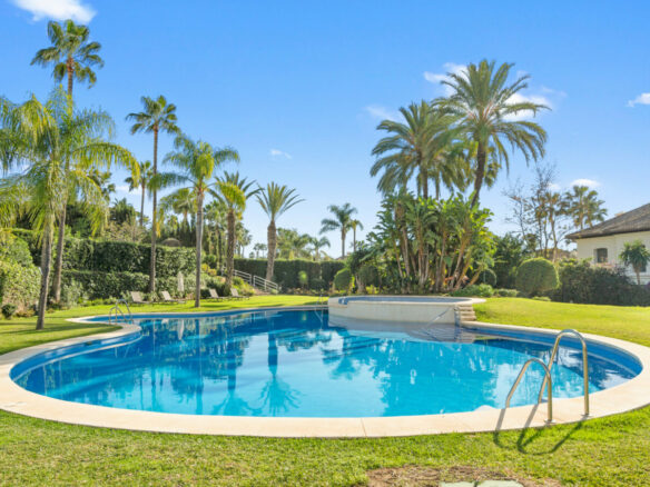 🌅 Beautiful South-Facing Duplex Penthouse with Stunning Sea Views – Andalucía Alta, Nueva Andalucía 🌴