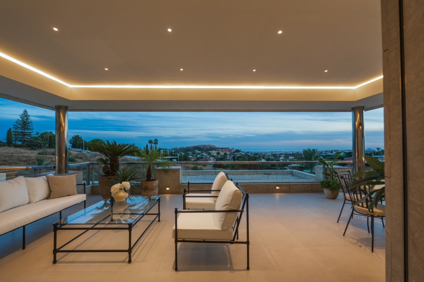 b8c2fee9-e718-4ff1-819a-d32b5c32cb8e For sale 🌅 Stunning Modern Apartment with Panoramic Sea Views – La Cerquilla, Nueva Andalucía