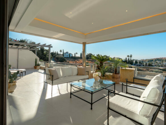 For sale 🌅 Stunning Modern Apartment with Panoramic Sea Views – La Cerquilla, Nueva Andalucía