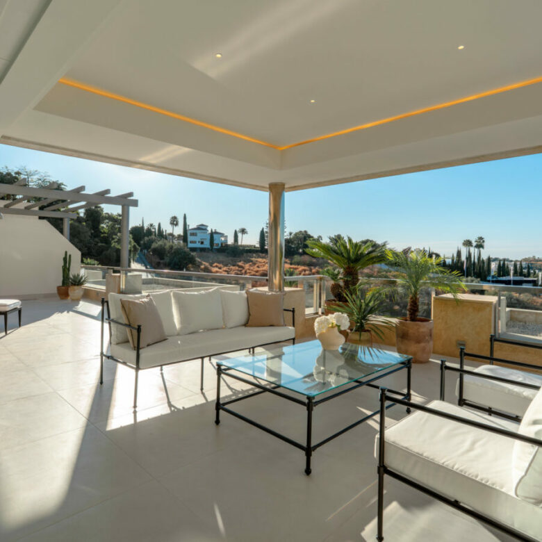 For sale 🌅 Stunning Modern Apartment with Panoramic Sea Views – La Cerquilla, Nueva Andalucía
