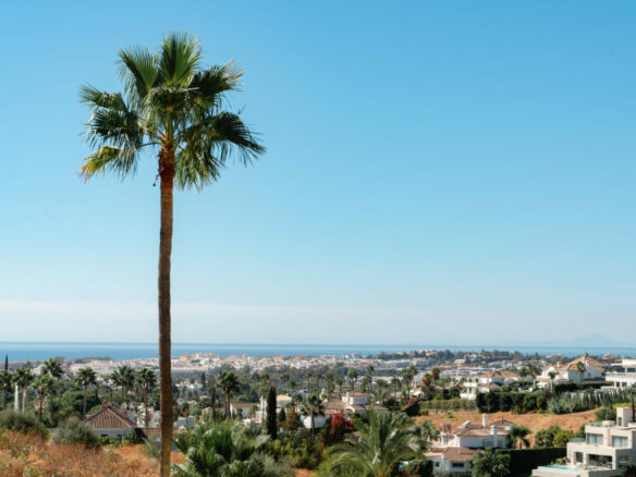 For sale 🌅 Stunning Modern Apartment with Panoramic Sea Views – La Cerquilla, Nueva Andalucía