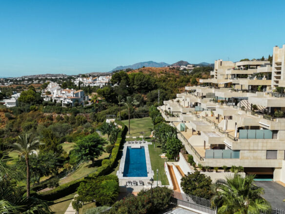 For sale 🌅 Stunning Modern Apartment with Panoramic Sea Views – La Cerquilla, Nueva Andalucía