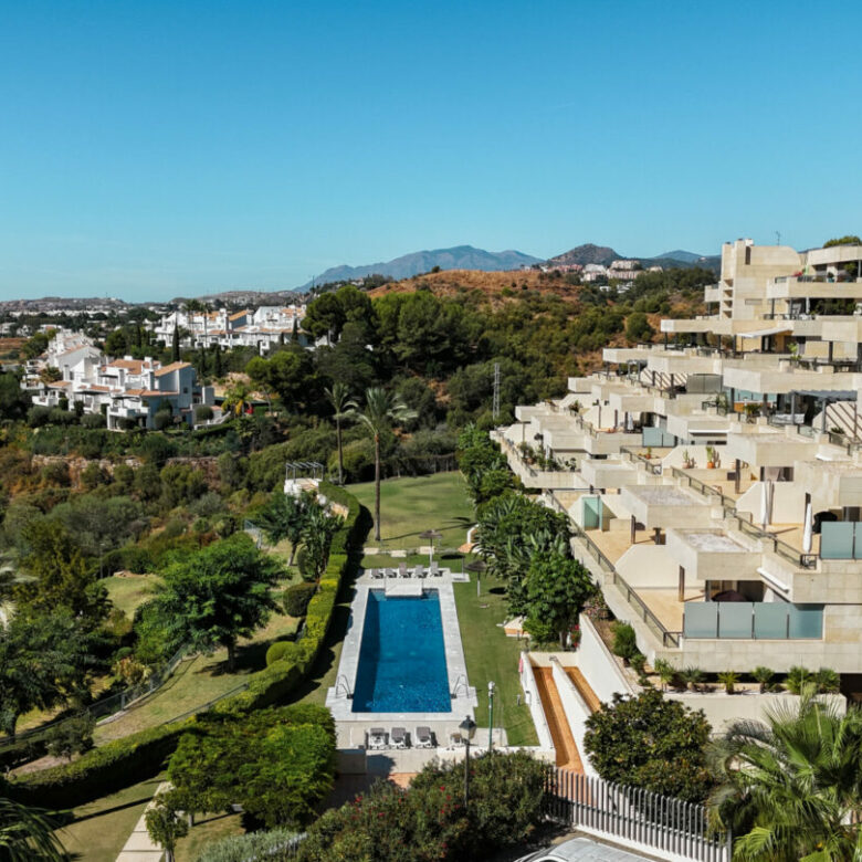 For sale 🌅 Stunning Modern Apartment with Panoramic Sea Views – La Cerquilla, Nueva Andalucía