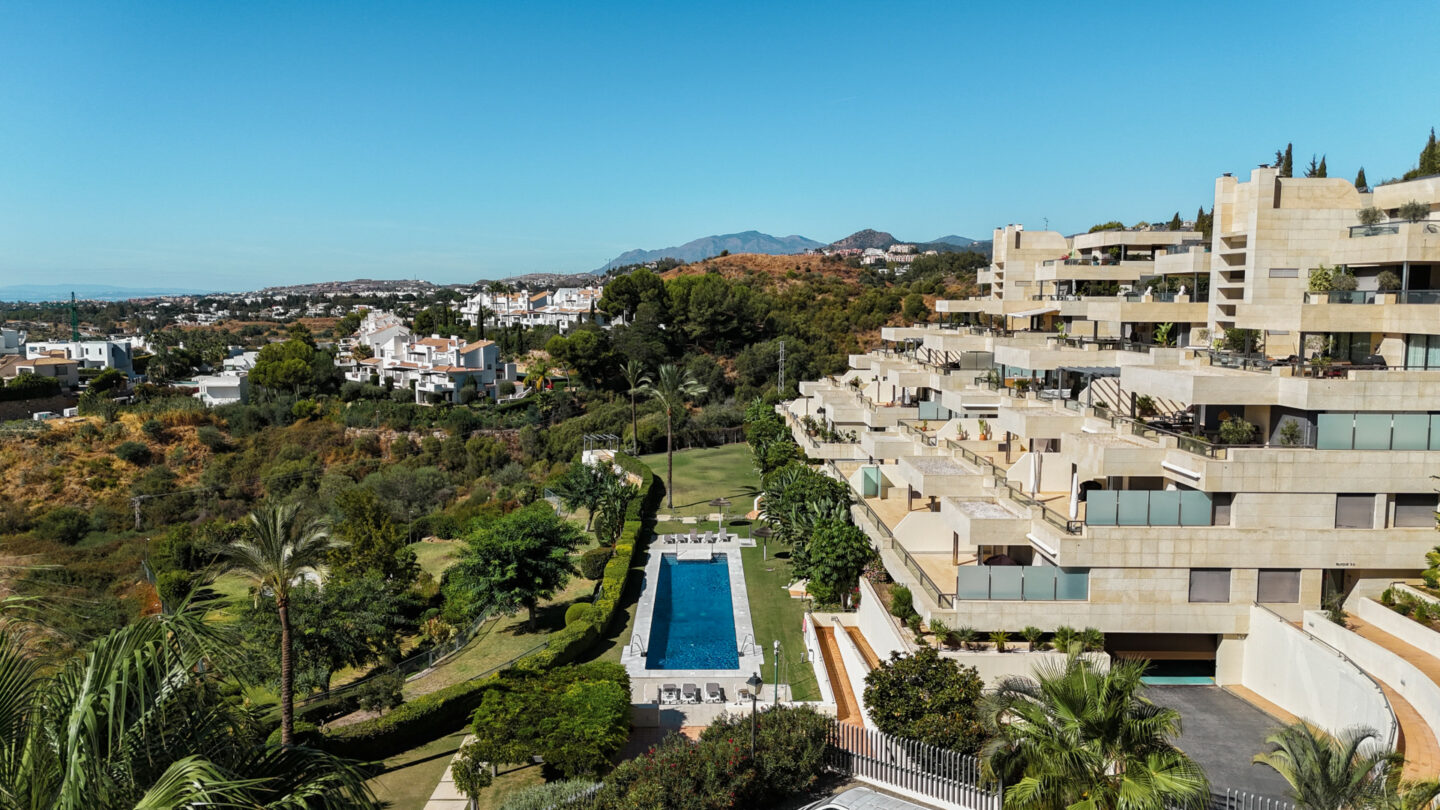 ce8c25e9-4abd-4417-8db0-25eb3289e908 For sale 🌅 Stunning Modern Apartment with Panoramic Sea Views – La Cerquilla, Nueva Andalucía