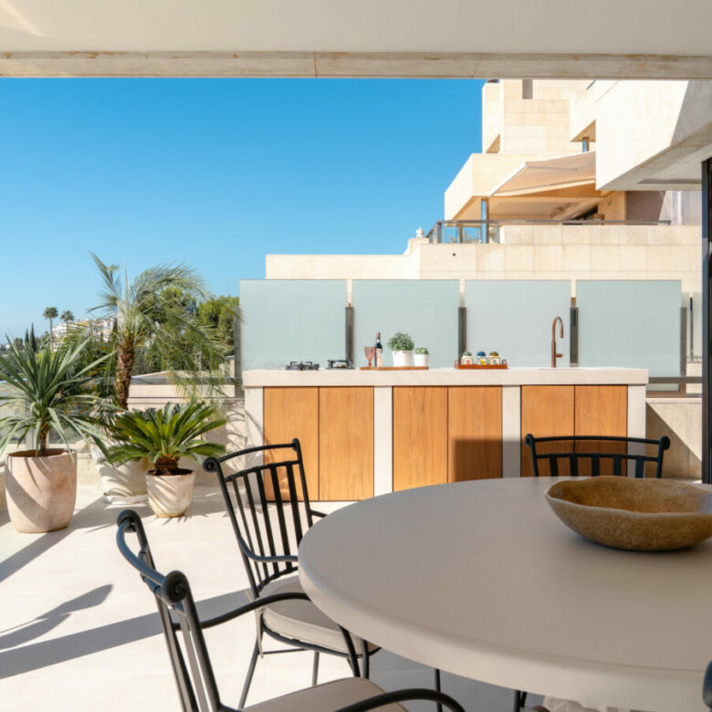 For sale 🌅 Stunning Modern Apartment with Panoramic Sea Views – La Cerquilla, Nueva Andalucía