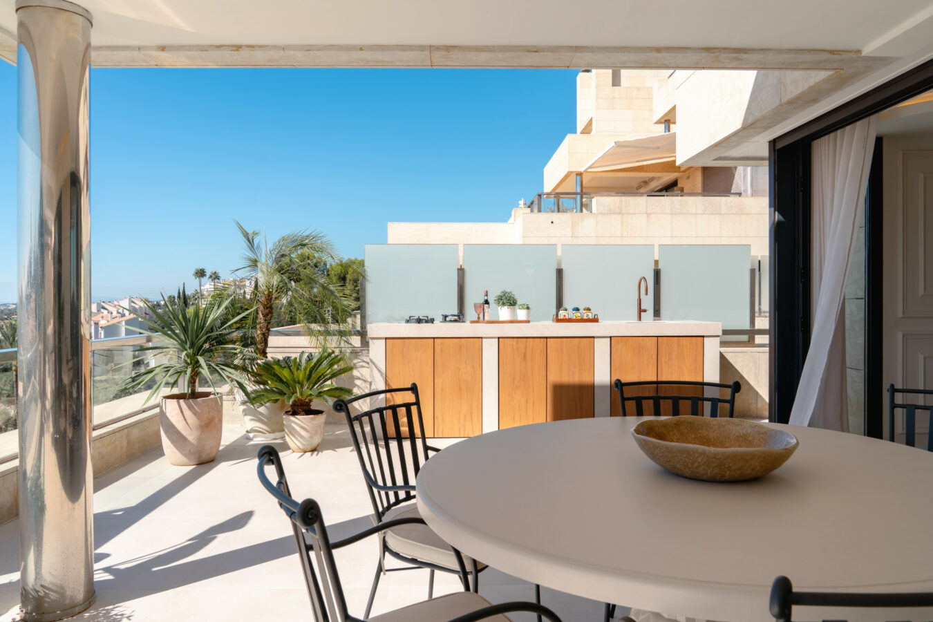 d738fa73-346e-4199-b7dd-58fc2bb9b29f For sale 🌅 Stunning Modern Apartment with Panoramic Sea Views – La Cerquilla, Nueva Andalucía