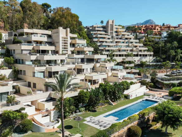 For sale 🌅 Stunning Modern Apartment with Panoramic Sea Views – La Cerquilla, Nueva Andalucía
