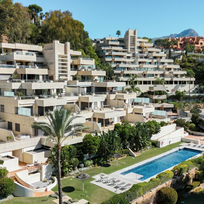 For sale 🌅 Stunning Modern Apartment with Panoramic Sea Views – La Cerquilla, Nueva Andalucía