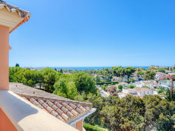 🌅 Beautiful South-Facing Duplex Penthouse with Stunning Sea Views – Andalucía Alta, Nueva Andalucía 🌴