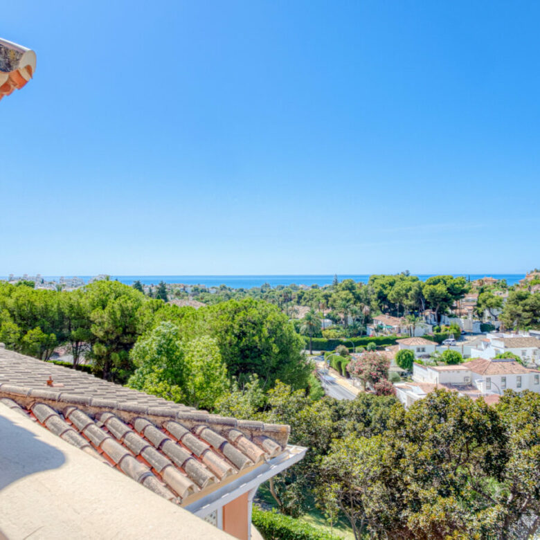 🌅 Beautiful South-Facing Duplex Penthouse with Stunning Sea Views – Andalucía Alta, Nueva Andalucía 🌴