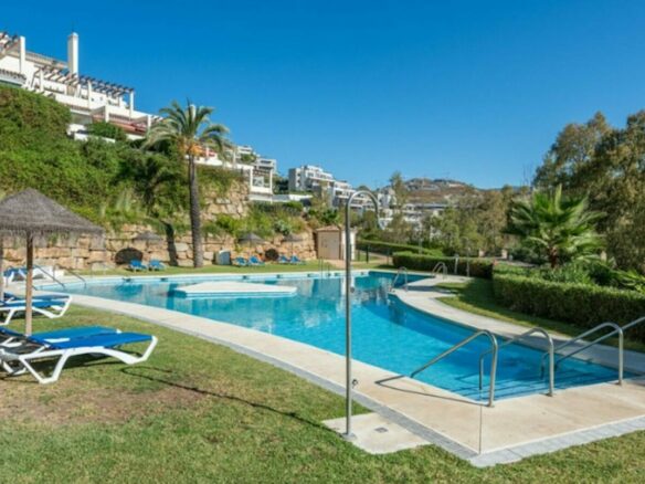 For sale 🌟 Middle Floor Apartment | Les Belvederes, Nueva Andalucía