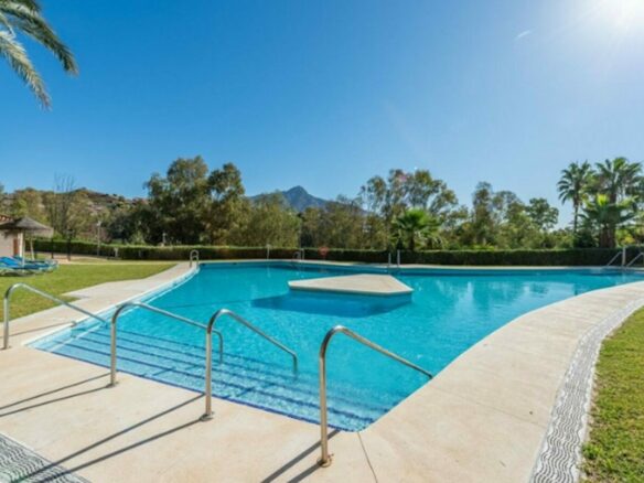 For sale 🌟 Middle Floor Apartment | Les Belvederes, Nueva Andalucía