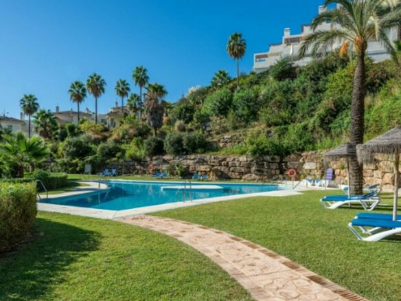 For sale 🌟 Middle Floor Apartment | Les Belvederes, Nueva Andalucía