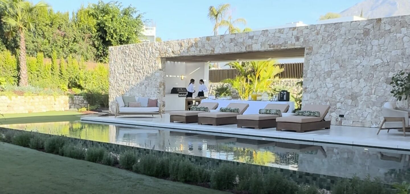 🏡 For Sale ✨ New Turnkey Modern Villa in a Prime Location  🌟 Golden Mile, Marbella 🇪🇸 —