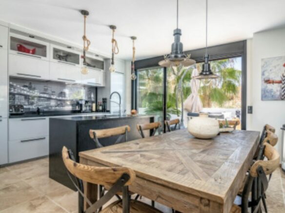 For Sale: Renovated 3-Bedroom Duplex Penthouse in La Maestranza 🌟🏡