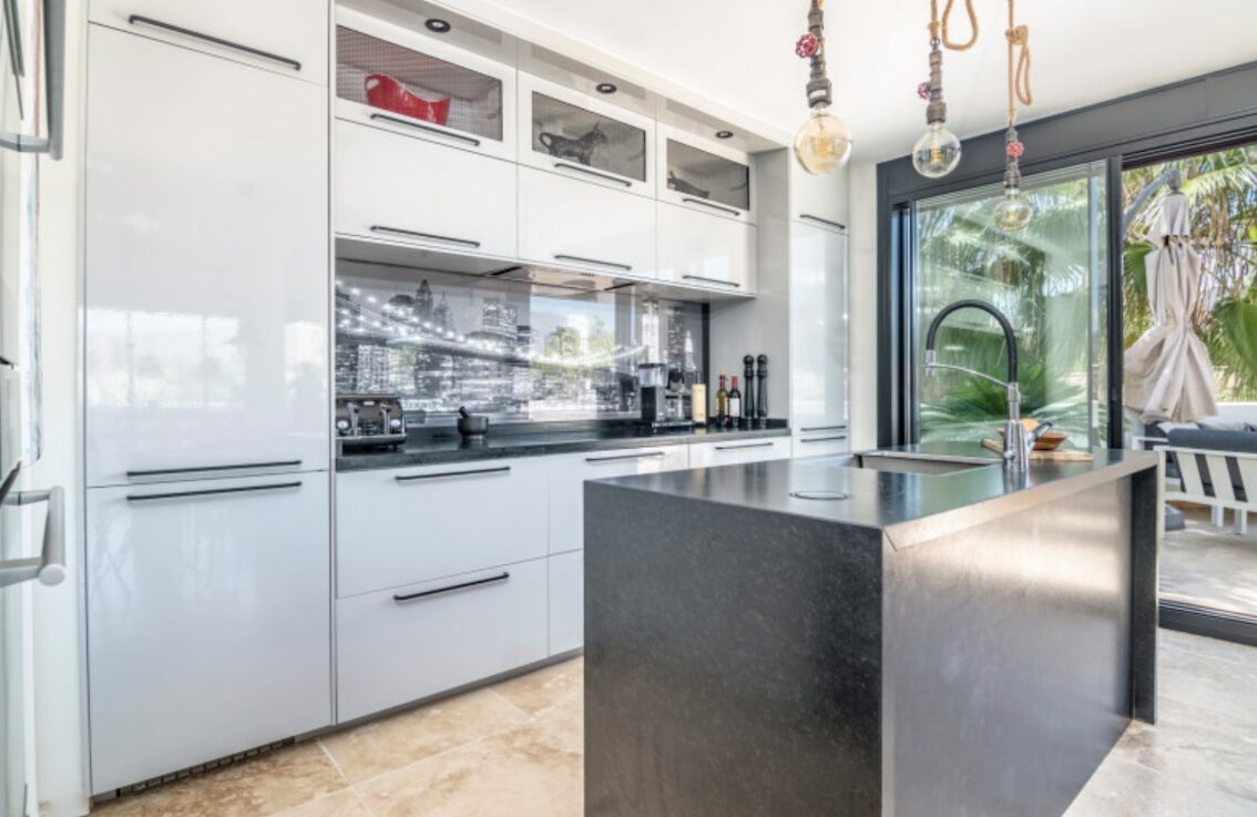For Sale: Renovated 3-Bedroom Duplex Penthouse in La Maestranza 🌟🏡