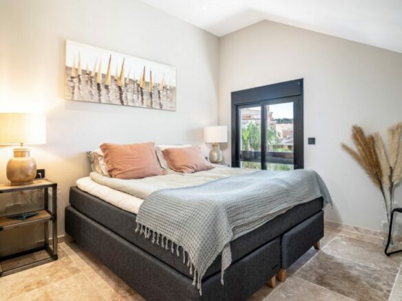 For Sale: Renovated 3-Bedroom Duplex Penthouse in La Maestranza 🌟🏡