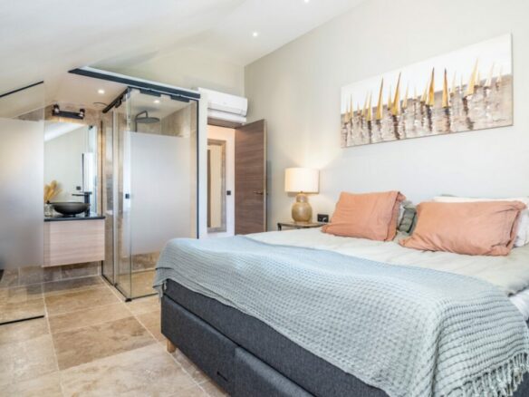 For Sale: Renovated 3-Bedroom Duplex Penthouse in La Maestranza 🌟🏡