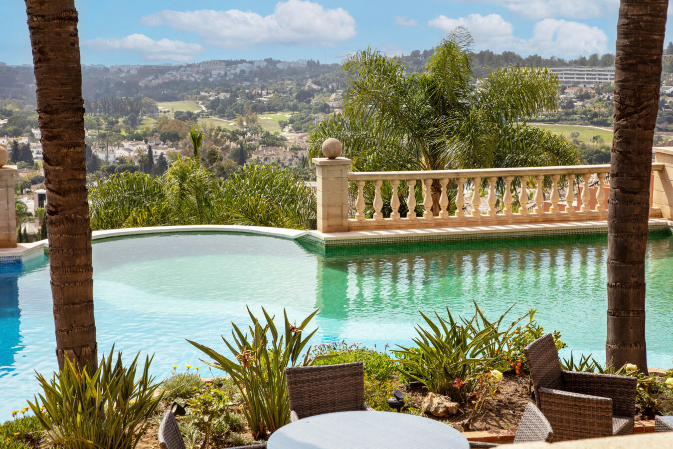 🇪🇸 For Sale  3-Bedroom Turnkey Penthouse in Nueva Andalucía, Marbella 🇪🇸