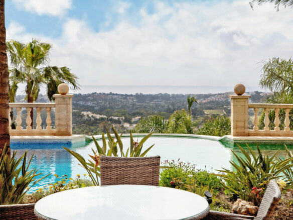 🇪🇸 For Sale  3-Bedroom Turnkey Penthouse in Nueva Andalucía, Marbella 🇪🇸