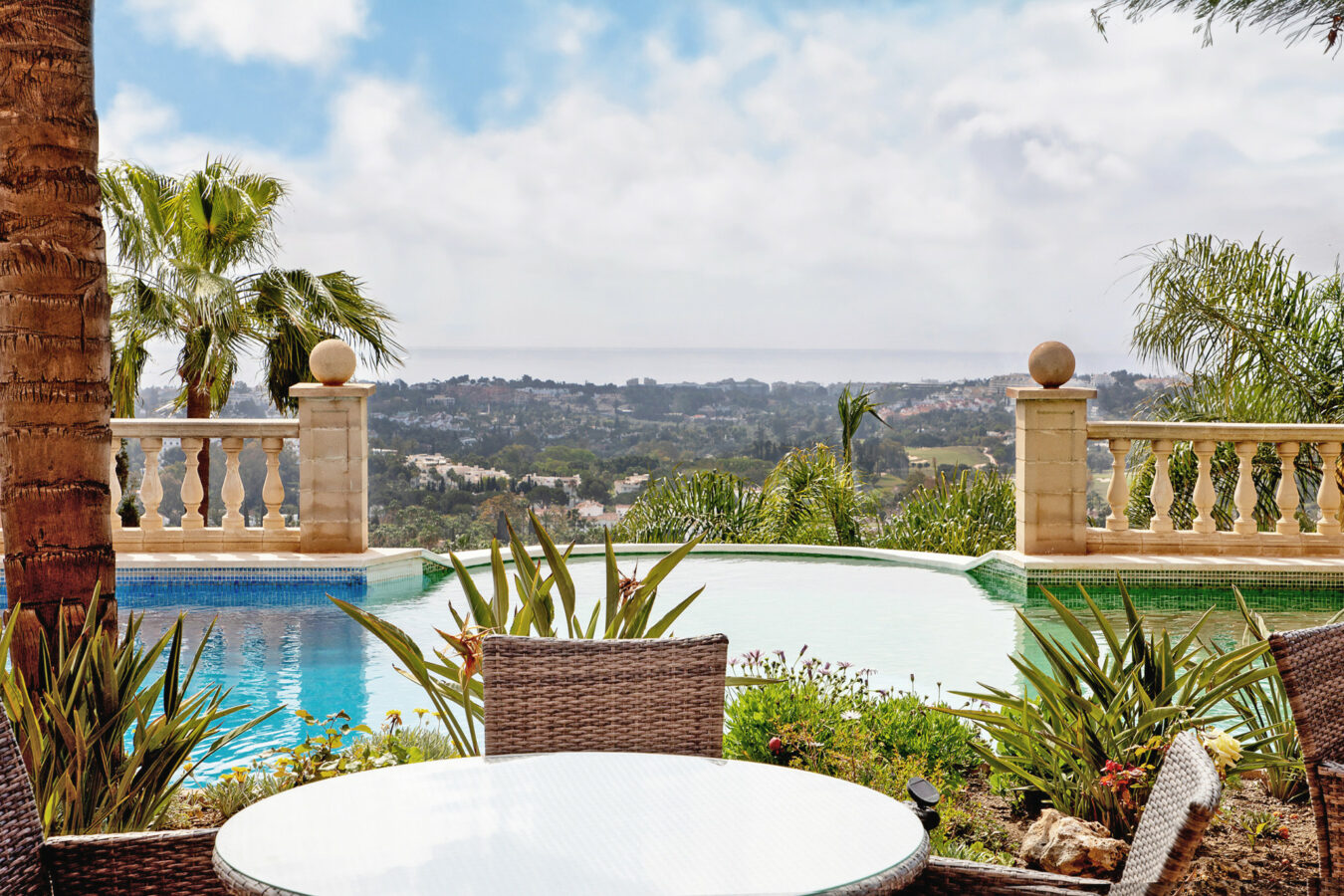 🇪🇸 For Sale  3-Bedroom Turnkey Penthouse in Nueva Andalucía, Marbella 🇪🇸