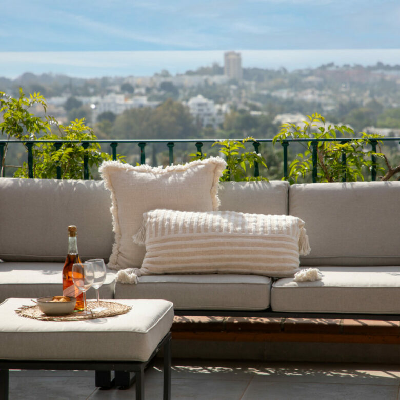 🇪🇸 For Sale  3-Bedroom Turnkey Penthouse in Nueva Andalucía, Marbella 🇪🇸