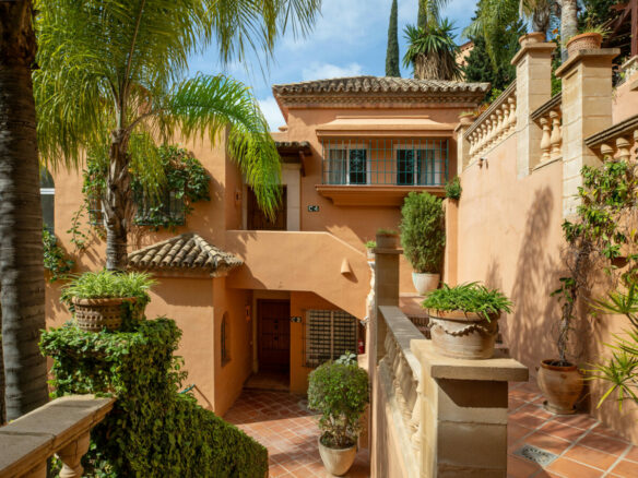 🇪🇸 For Sale  3-Bedroom Turnkey Penthouse in Nueva Andalucía, Marbella 🇪🇸