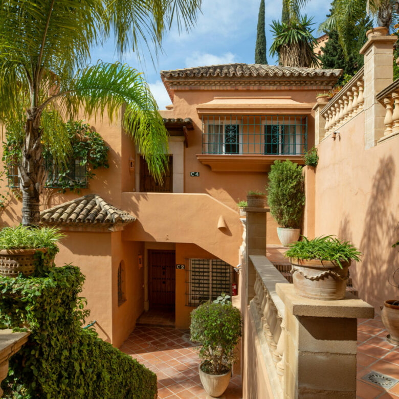 🇪🇸 For Sale  3-Bedroom Turnkey Penthouse in Nueva Andalucía, Marbella 🇪🇸