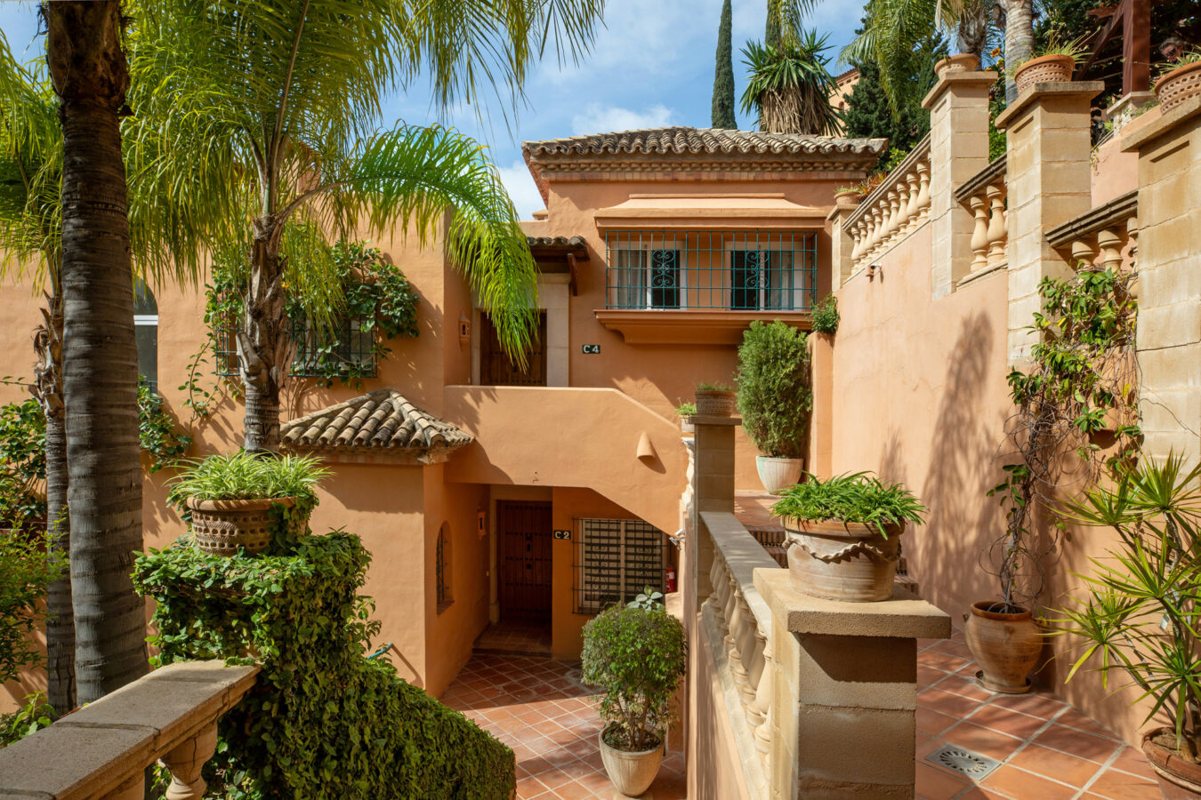 🇪🇸 For Sale  3-Bedroom Turnkey Penthouse in Nueva Andalucía, Marbella 🇪🇸