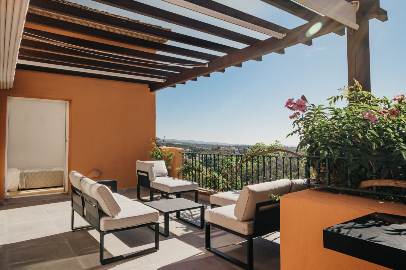 🇪🇸 For Sale  3-Bedroom Turnkey Penthouse in Nueva Andalucía, Marbella 🇪🇸