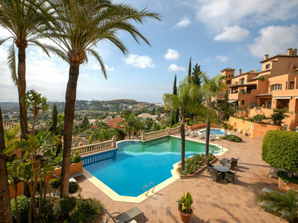 🇪🇸 For Sale  3-Bedroom Turnkey Penthouse in Nueva Andalucía, Marbella 🇪🇸