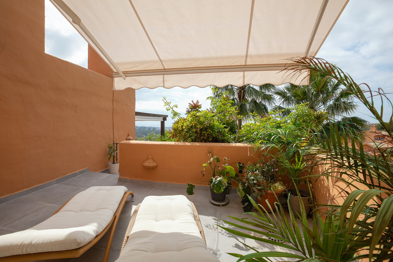 🇪🇸 For Sale  3-Bedroom Turnkey Penthouse in Nueva Andalucía, Marbella 🇪🇸