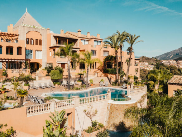 🇪🇸 For Sale  3-Bedroom Turnkey Penthouse in Nueva Andalucía, Marbella 🇪🇸