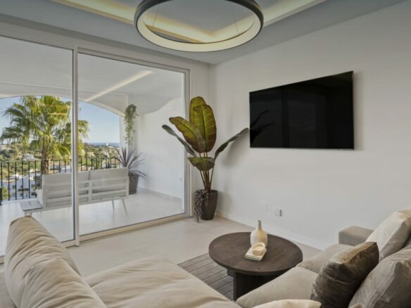 For sale 🌟 Turneky 3B Apartment with Sunny Terrace – Benahavís 🌿