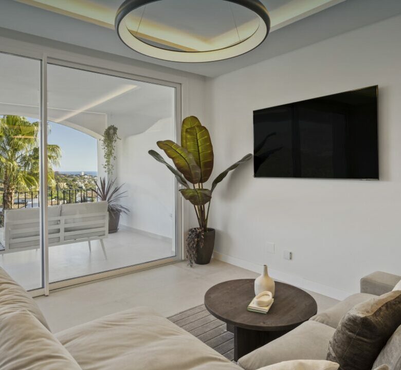 For sale 🌟 Turneky 3B Apartment with Sunny Terrace – Benahavís 🌿