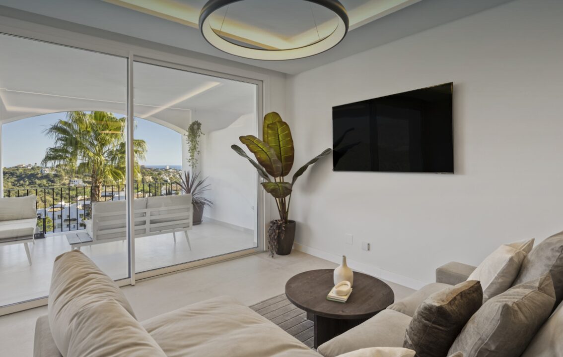 For sale 🌟 Turneky 3B Apartment with Sunny Terrace – Benahavís 🌿