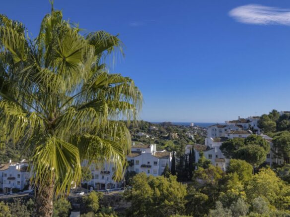For sale 🌟 Turneky 3B Apartment with Sunny Terrace – Benahavís 🌿