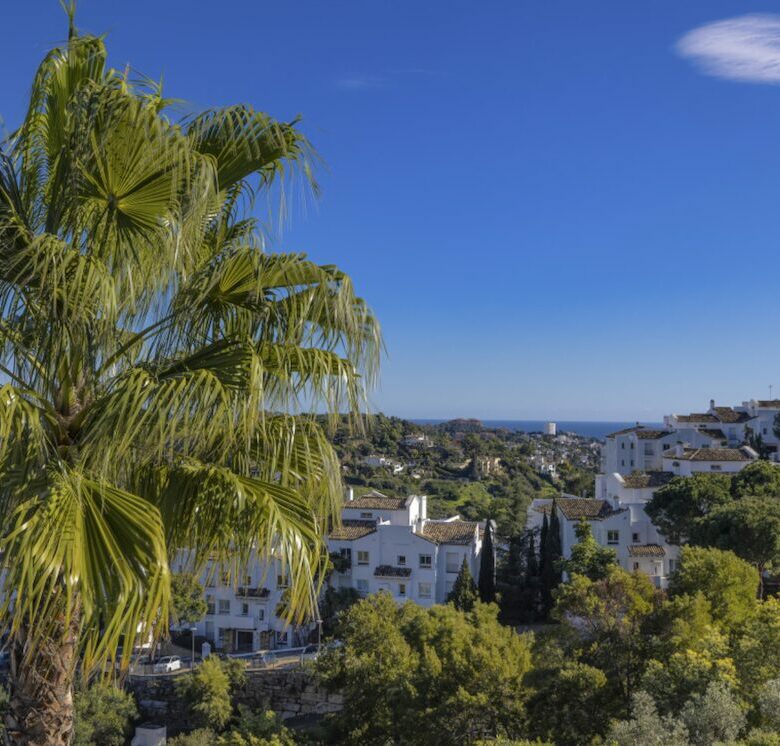 For sale 🌟 Turneky 3B Apartment with Sunny Terrace – Benahavís 🌿
