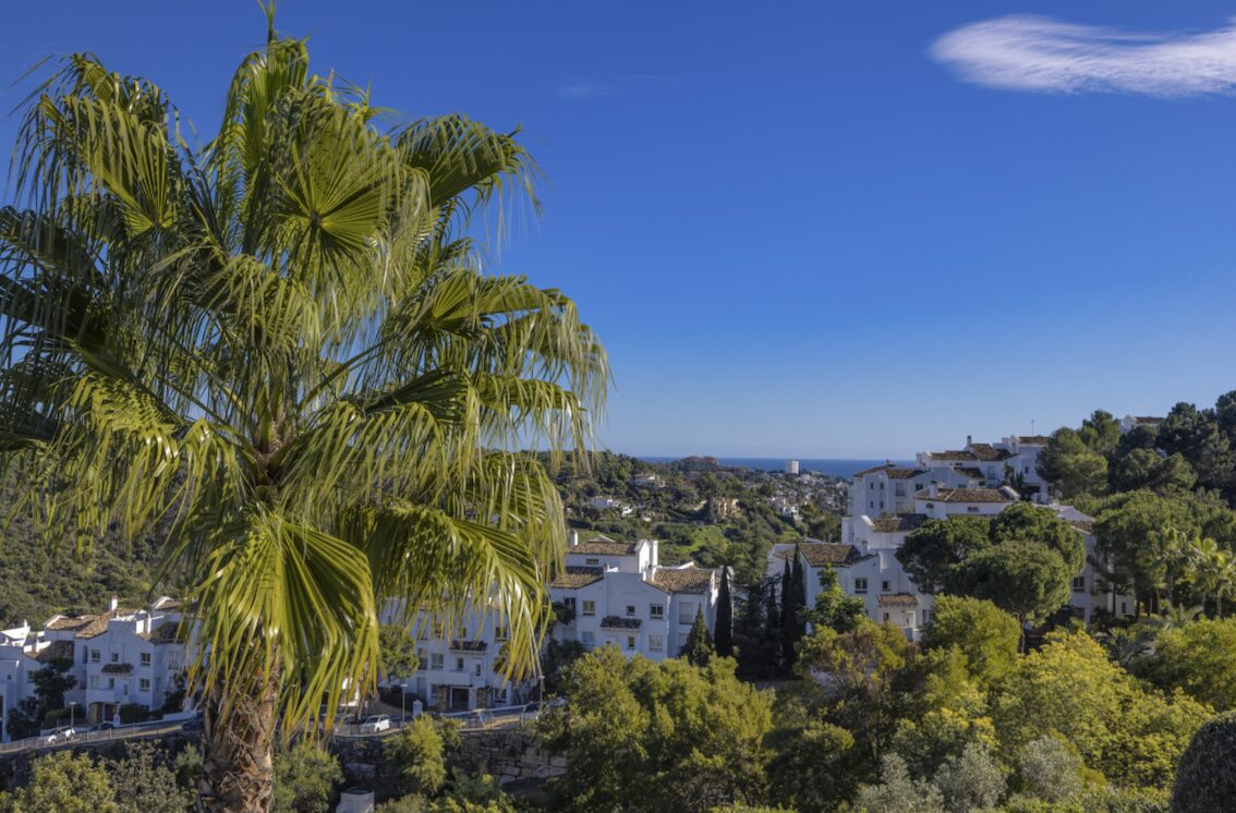 For sale 🌟 Turneky 3B Apartment with Sunny Terrace – Benahavís 🌿