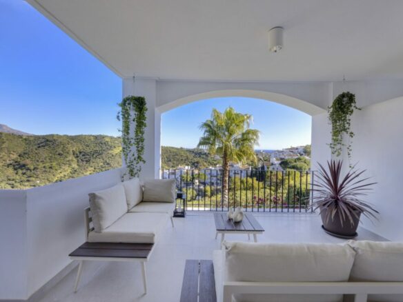 For sale 🌟 Turneky 3B Apartment with Sunny Terrace – Benahavís 🌿