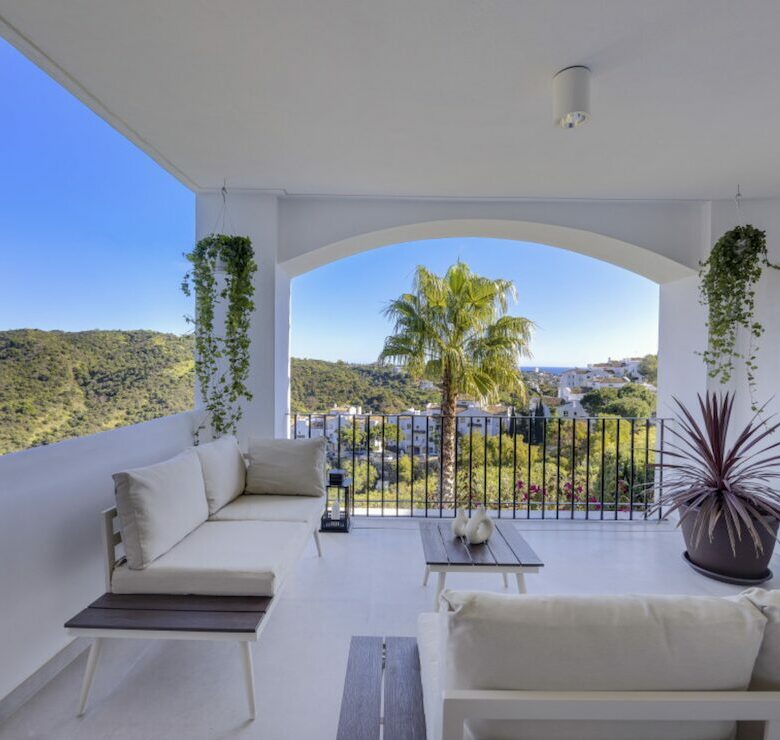 For sale 🌟 Turneky 3B Apartment with Sunny Terrace – Benahavís 🌿